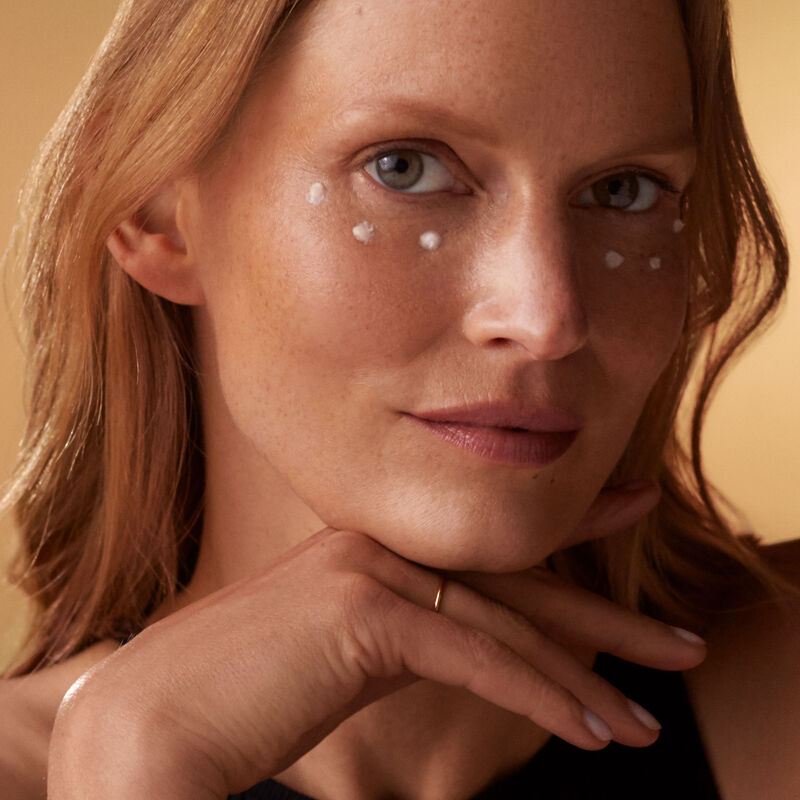 152-future-solution-lx-eye-and-lip-contour-regenerating-cream-6.jpg Future Solution LX Eye and Lip Contour Regenerating Cream