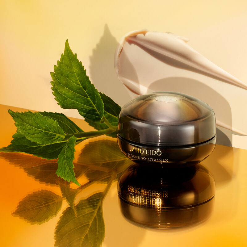 152-future-solution-lx-eye-and-lip-contour-regenerating-cream-7.jpg Future Solution LX Eye and Lip Contour Regenerating Cream