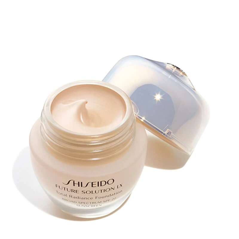 Future Solution LX Total Radiance Foundation SPF 20
